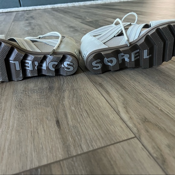 NWOT sorel joanie II gray sandals - Picture 4 of 4